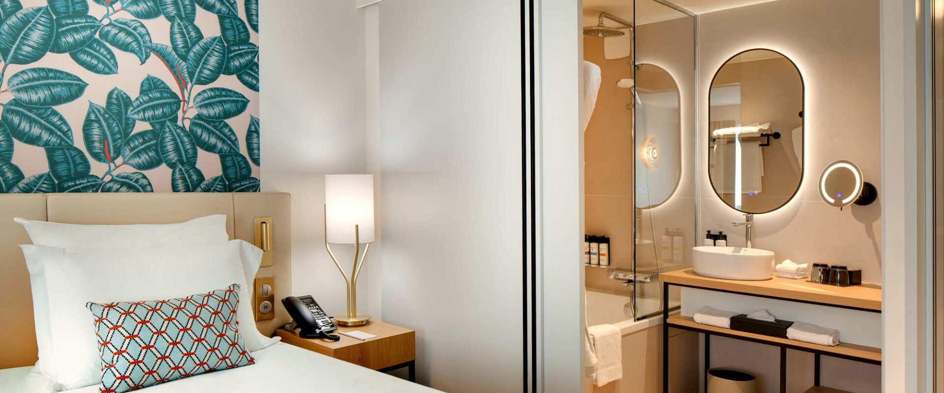 Chambre-Deluxe-bleue-Pullman-LA-PLEIADE-Montpellier-Centre