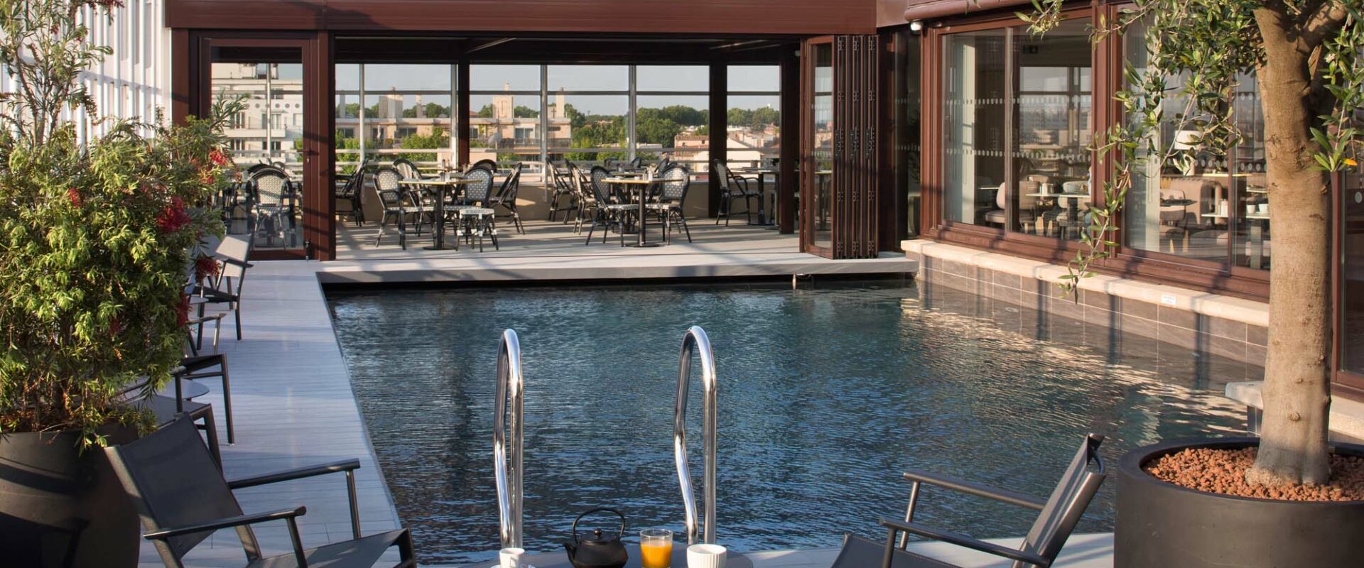 Piscine rooftop Pullman La Pléiade